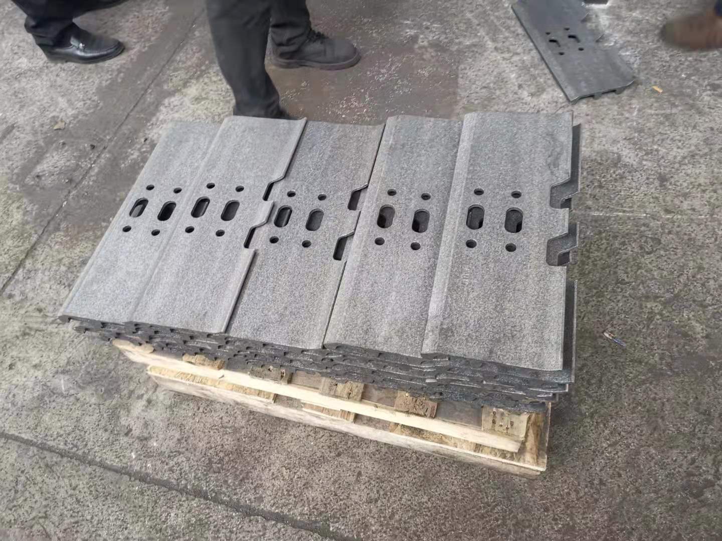 1624239644288024.jpg 金屬履帶拋丸后.jpg